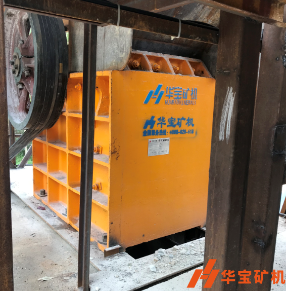 顎式破碎機軸承和肘板日常養(yǎng)護(hù)三點注意事項 顎式破碎機軸承和肘板日常養(yǎng)護(hù)三點注意事項